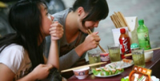 Những thức ăn, đồ uống và thói quen có hại cho răng 