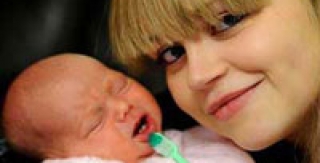 Vừa chào đời đã có đủ 2 răng cửa