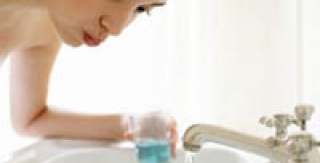 Dùng nước súc miệng thế nào cho đúng?