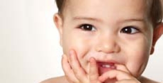 Các thói quen ảnh hưởng đến sức khỏe răng miệng 